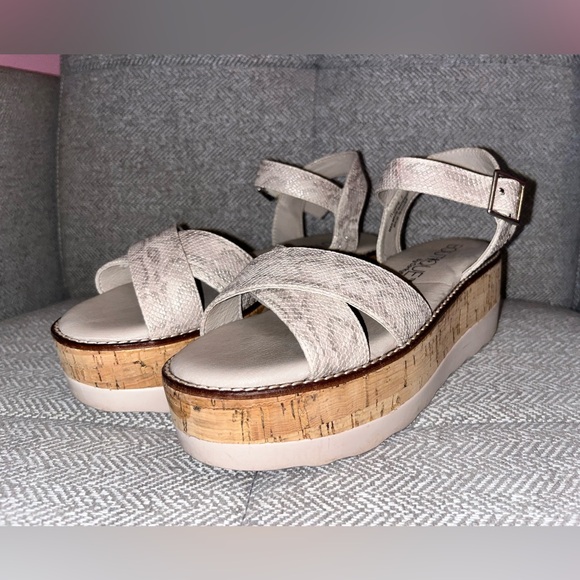 Fluffie sandal by Corky's Champagne strap platform sandals size 7 - Picture 3 of 8